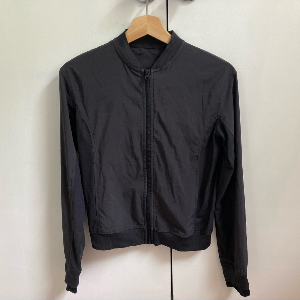 Lululemon Noir Jacket black mesh panel jacket size 4